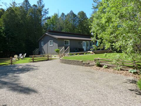 Our Barefoot Bungalow - 3 blocks to the main beach