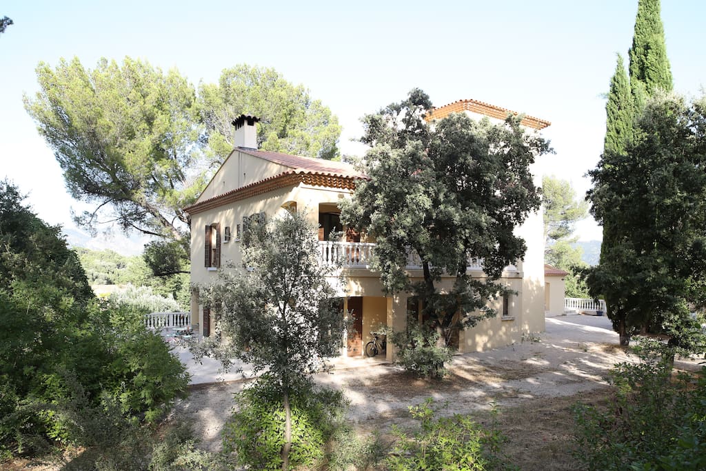 Villa vue de la pinède