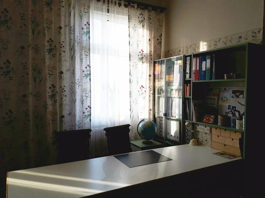 Großer Schreibtisch
Big desk