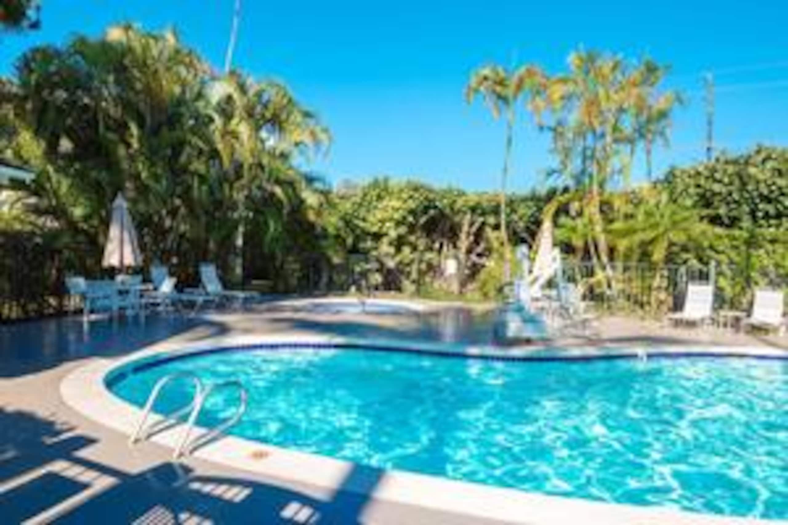 Tropical Condo Central Location-Makai facing lanai - Photo 16