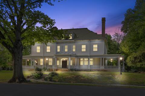 MANSION 30 min to NYC Sleeps 25. 12BR 7BA Pets OK!