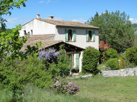 Beautiful house by the lake & at the foot of the gorges