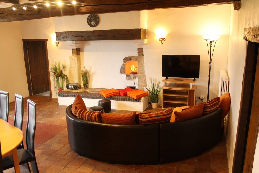 Un grand salon, salle à manger