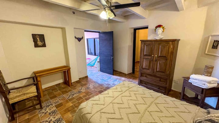 ห้องนอน #1 พร้อมเตียงคู่อยู่ที่ชั้นล่าง 