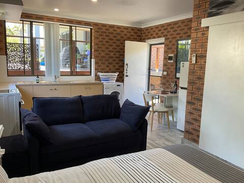Popular Airbnb listing: Ambience STUDIO So Close To ❤️ Beach in Vincentia