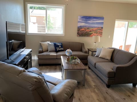 *New Town Home Close to Brian Head/ Zion/ Bryce Cy