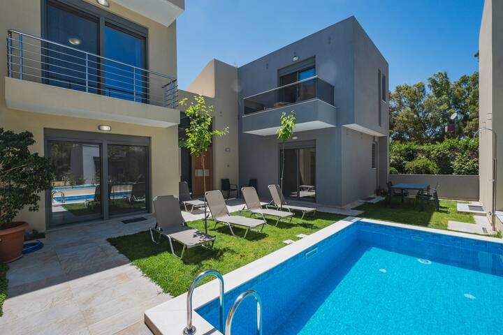 Park-view Lux Pool Villa, steps to the Beach gallery image 4