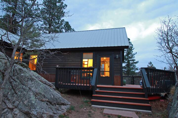 Studio Loft minutes to town and trails