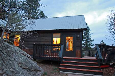 Studio Loft minutes to town and trails