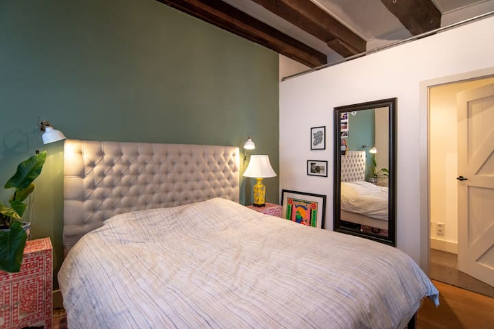 Monumental warehouse apartment on historic canal gallery image 4