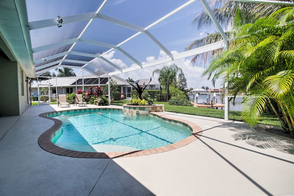 Escape to the Sunshine State and stay at this 3-bd, 2-ba vacation rental house.