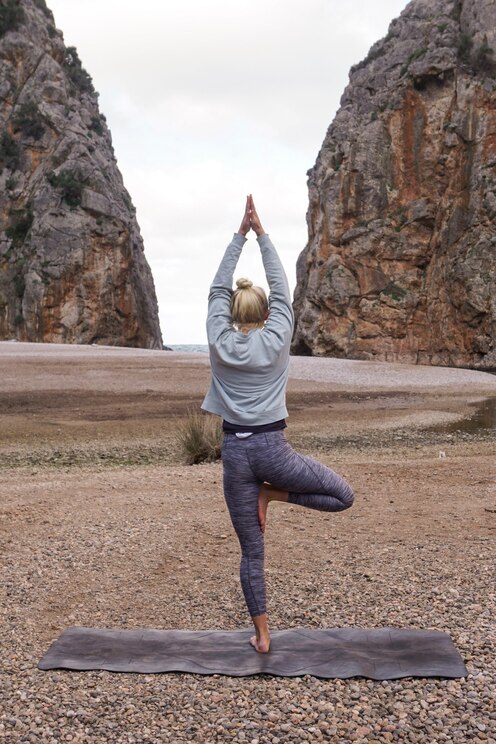 Show full-screen, host-provided image