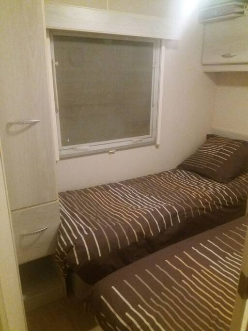 Chambre 2 lits une place