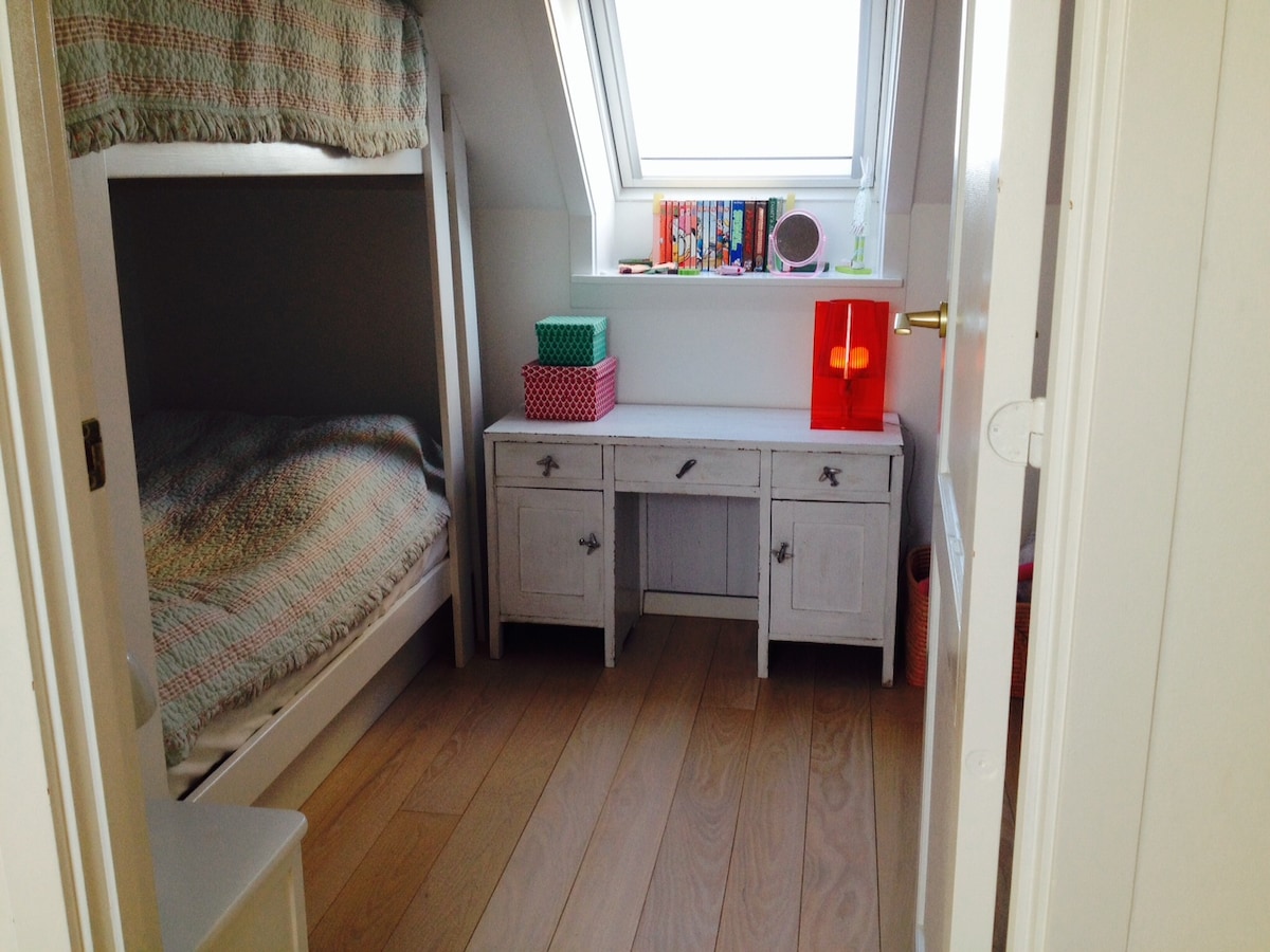 Dhoma e gjumit #4 në katin e parë