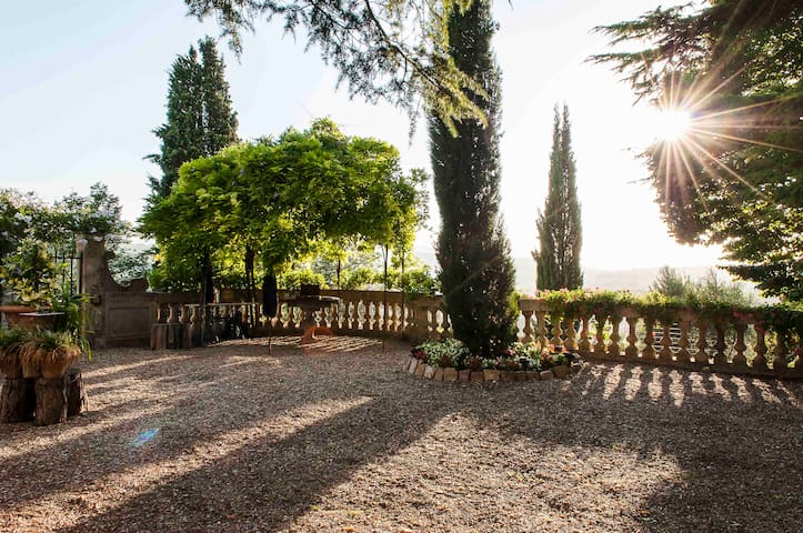 Villa La Piccioncina, on the hill next to Florence gallery image 5