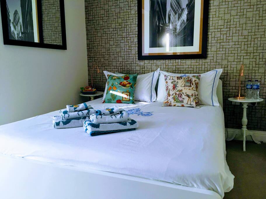 The guest bedroom with king size bed (firm mattress)
