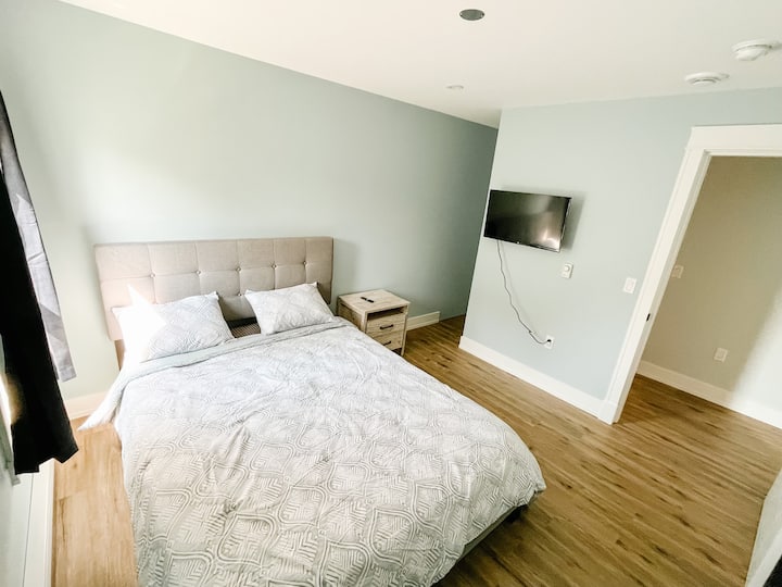 מיטה זוגית רחבה 