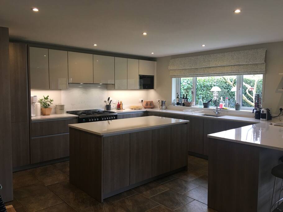 Newly fitted kithen with all built in appliance and large 6 ring range gas cooker, and breakfast bar.