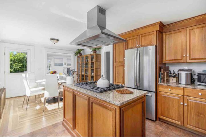 Walk to the Beach – Serene Coastal Country Cottage gallery image 5