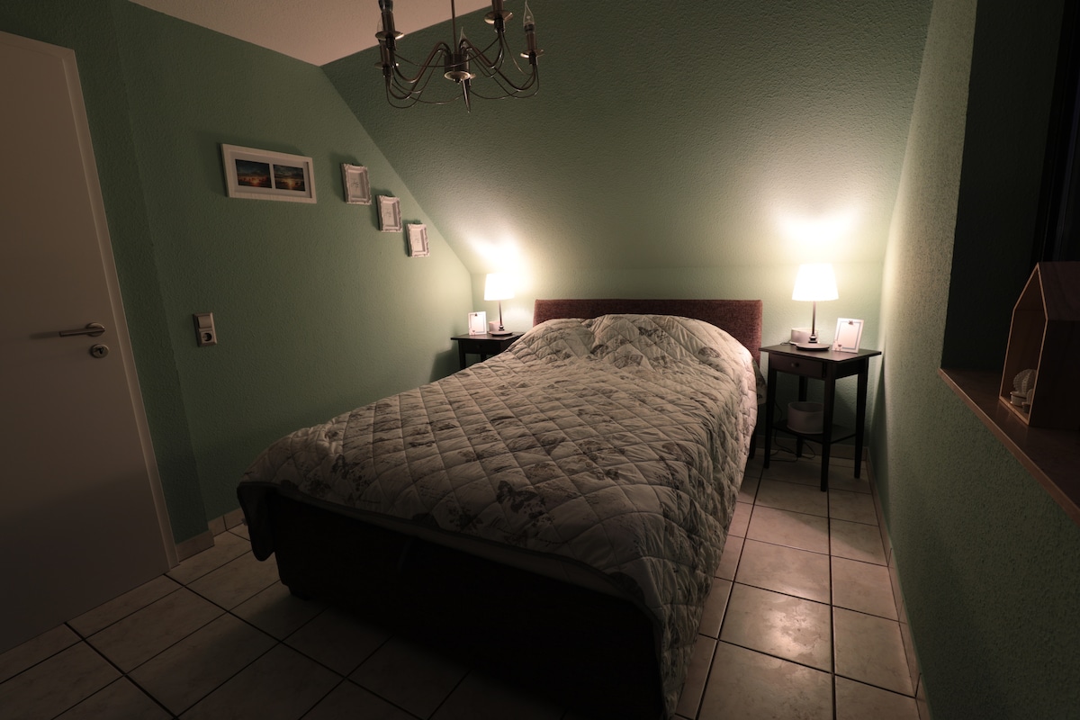 Një detektor tymi shtesë është instaluar në dhomën e gjumit.