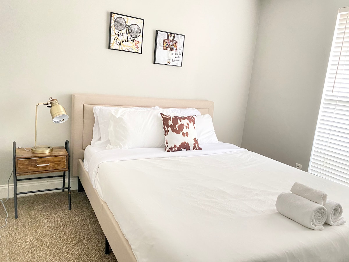 NEW🌈 🏡Stylish&Cozy Vibes, Minutes to Chateau Elan💥