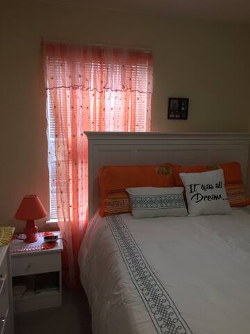 Climbing Ivy Home Short stays please inquire first