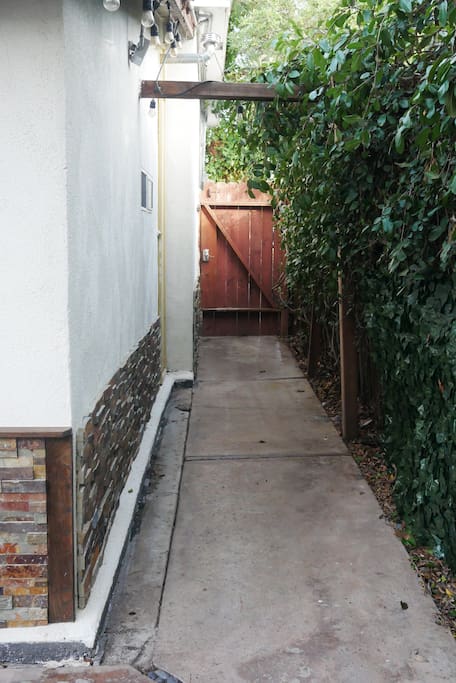 Side security gate entrance