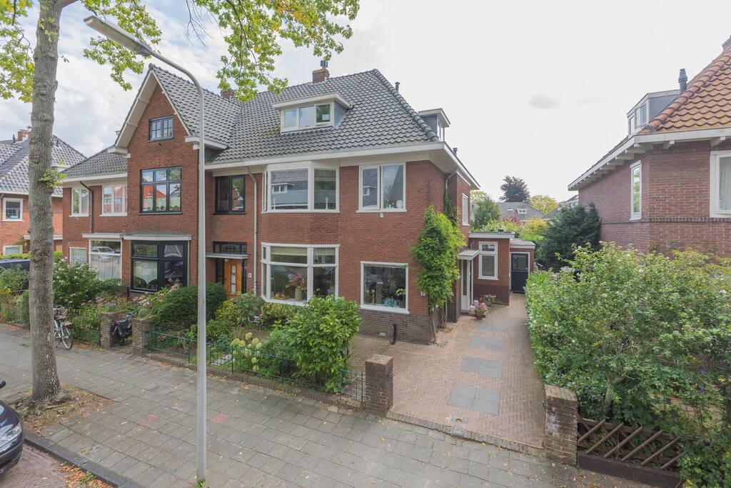 House With Large Rooms House With Large Rooms