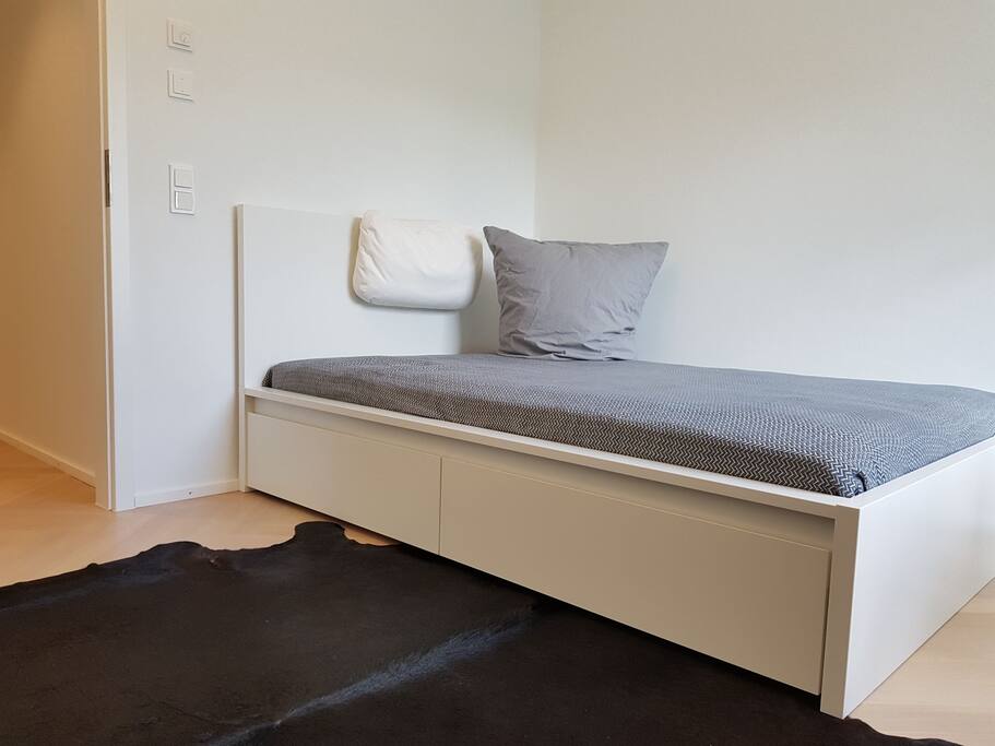 New bed & mattress from 2017 and headrest for sitting / reading