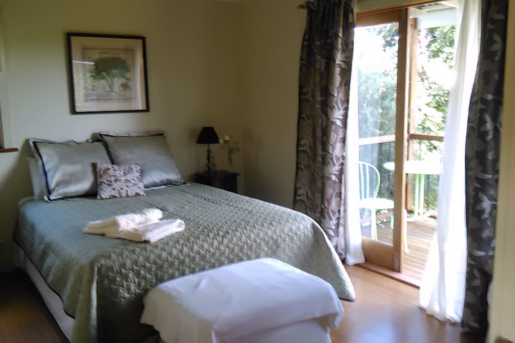 Poinciana room, queen bed, en suite and balcony