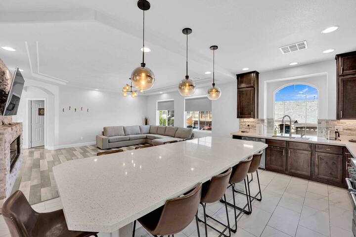 50% OFF Monthly | 5 bed 4.5 bath | Pet – Friendly gallery image 5