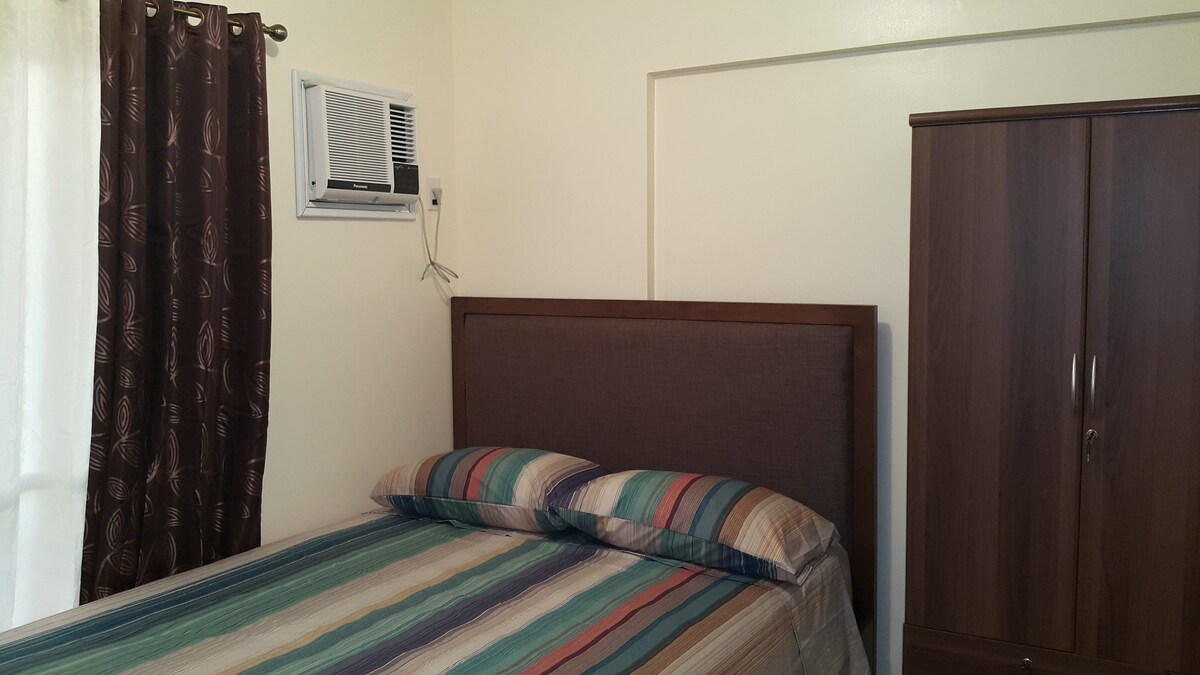 Мастърс спалня. Просторно и удобно легло.