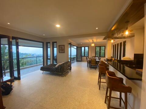 Villa Alleira-Mountain View, Sauna, BBQ w/ Firepit