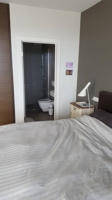 Master bedroom w/ensuite