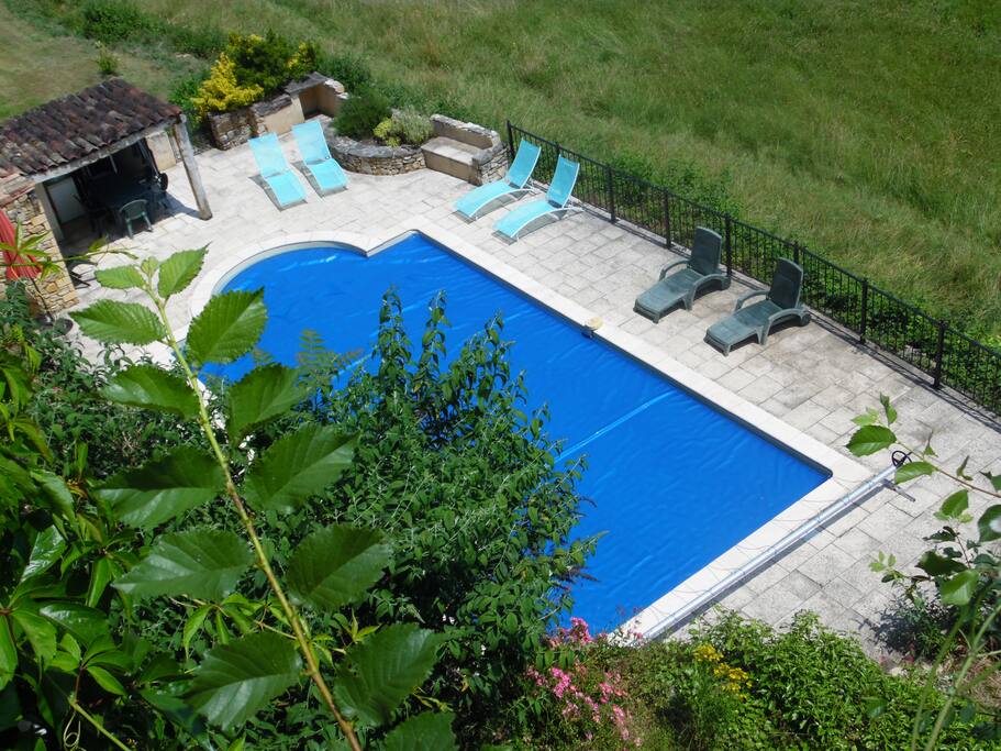 La piscine bâchée
