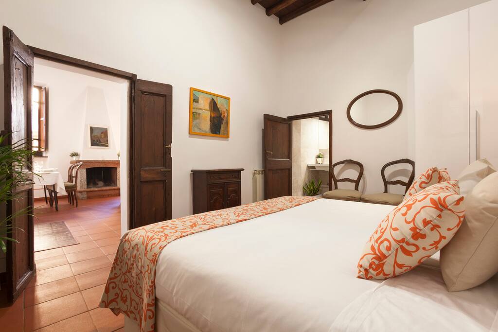 camera/bedroom