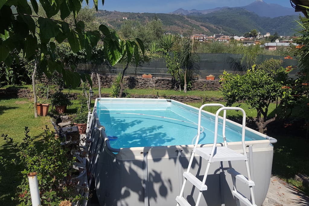 Giardino Con Piscina