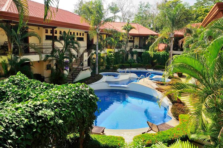 The Serene Side of Jaco - Corteza Del Sol