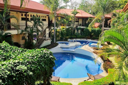 Piscinas Abiertas/Pools Open! Serene Side of Jaco