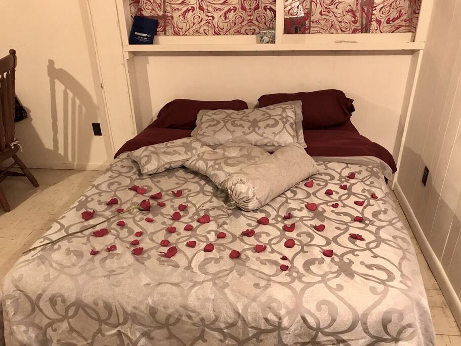 Super comfy queen size bed