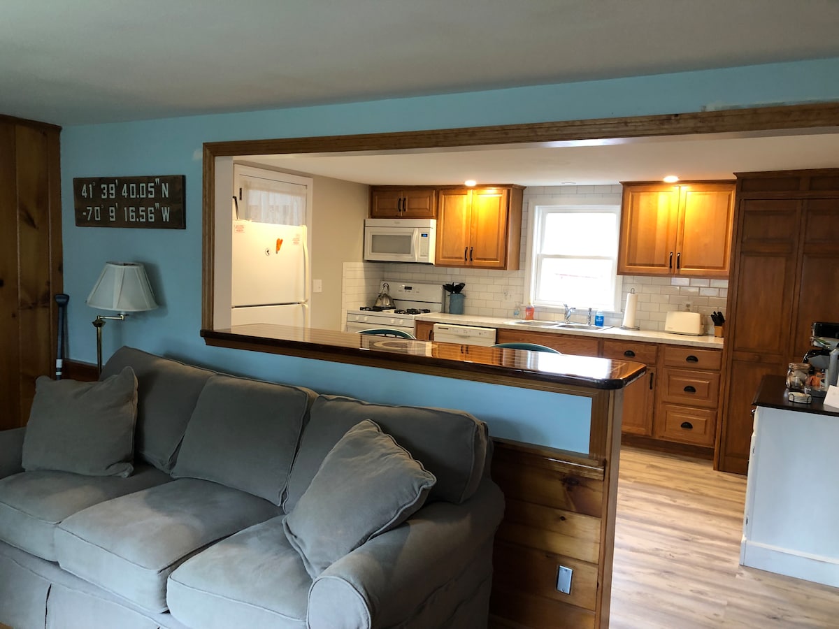 Top Airbnb: Quintessential Cape Cod Cottage in West Dennis