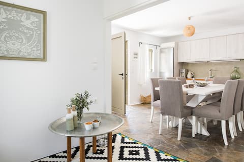 Top Airbnb: OLVÍA, elegant village house with amazing views! in Δήμος Σφακίων