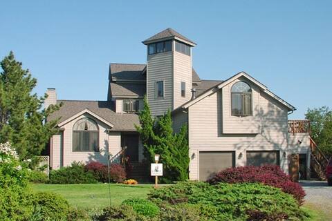 Cedar Gables-Private Pool & Hot Tub, Boat Dock!