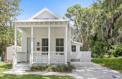 Bright Dreamy Cottage w/ Fenced Yard & Beach Pass