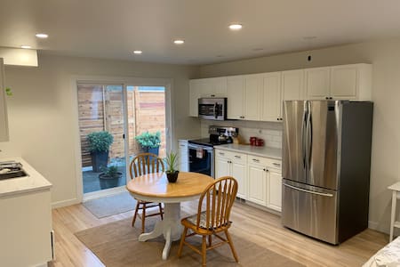 Newly renovated quiet bachelor suite.