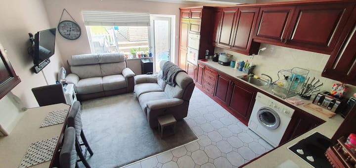 Private Cabin Within The Garden. - Bournemouth