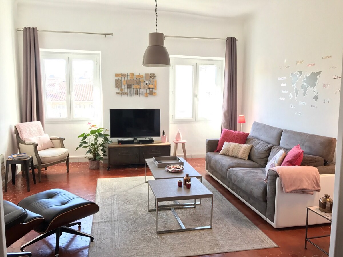 Страхотна много светла всекидневна - голяма светла всекидневна