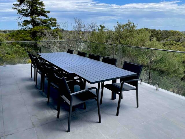 Views retreat Minutes to hot springs and beach. gallery image 5