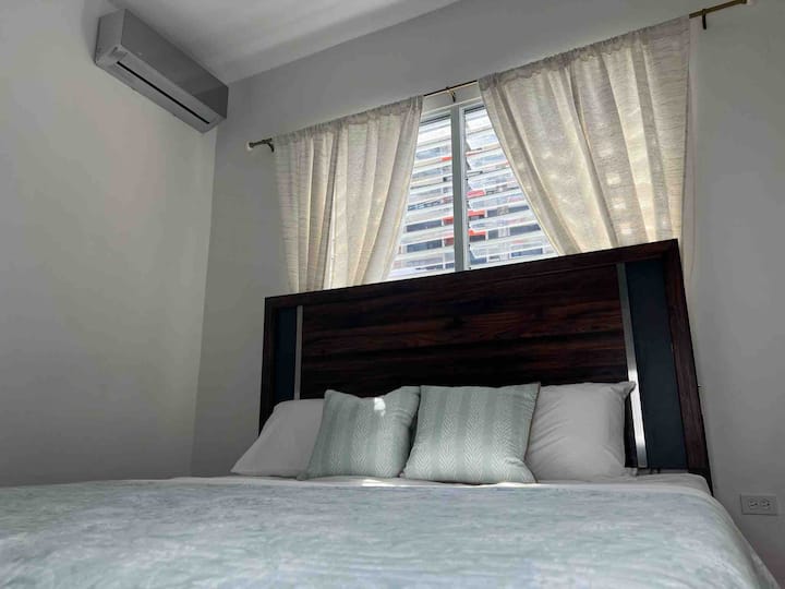 King size bed 