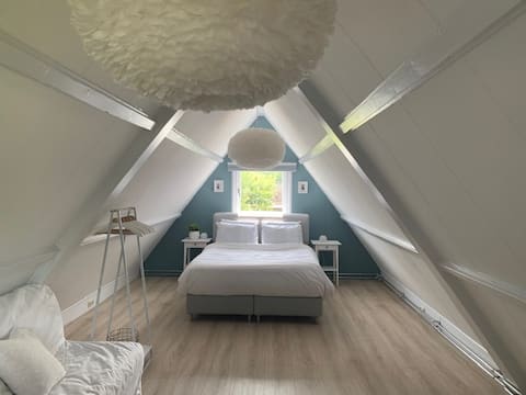 Cottage within walking distance to the beach and forest